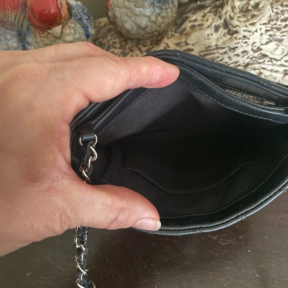 SOLD- Chanel calfskin crossbody bag - Picture 4 of 6